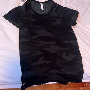 Black/Camo Athleta short sleeve!